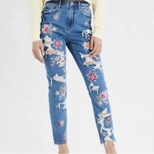 AMERICAN EAGLE FLOWER MOM JEANS